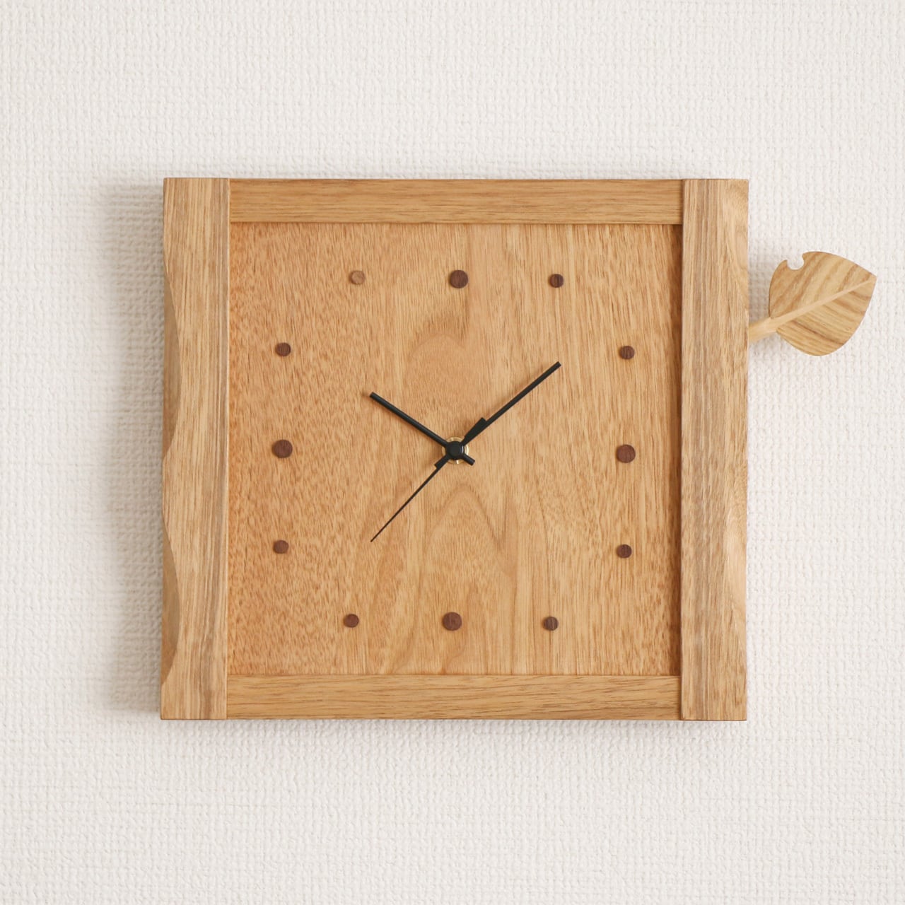 【新品】　WOOD CLOCK 木製置時計 10×4×15cm Wooden Leaf Wall Clock Minimal Natural Design 26cm - Suzuki Kobo