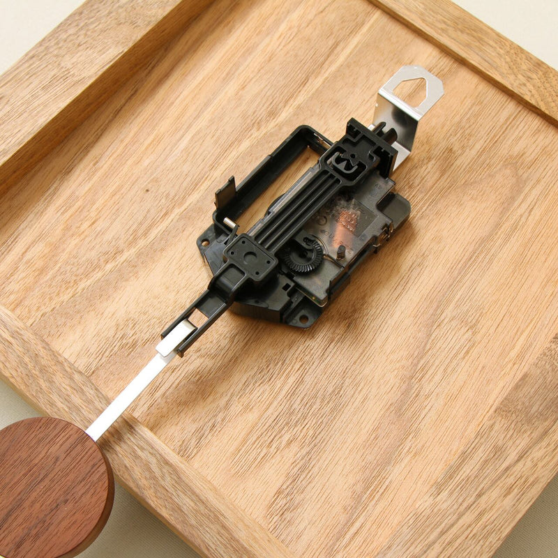bo design 木製掛時計 Wooden Leaf Pendulum Wall Clock Natural Design 29.5cm - Suzuki Kobo